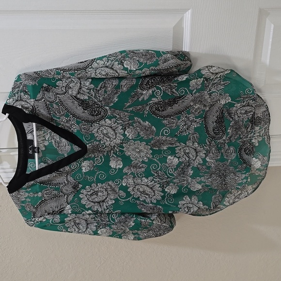 Five used beautiful blouses 5 blouses Total $7 - Picture 10 of 11